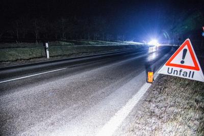 Adelberg: Glatteisunfall auf der Landstrasse kurz vor Schorndorf - Pkw landet auf der Seite